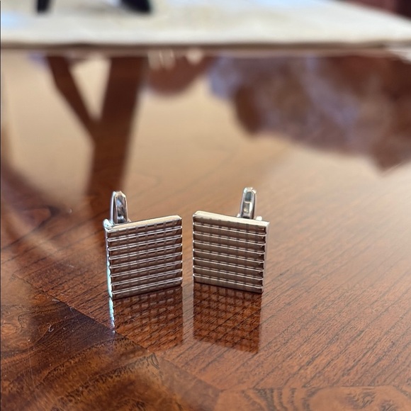 Unisex men’s women’s shinny Silver Cufflinks simple checkered elegant pattern - Picture 1 of 5